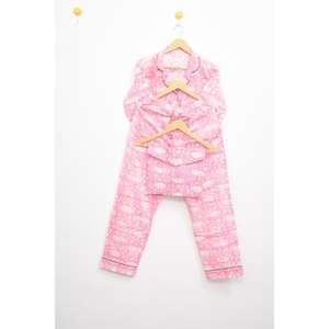 Ensemble de pyjama en satin rose à lettres 100% coton pour femmes indiennes - Vêtements de nuit imprimés numériquement pour l'automne - Product Image 2