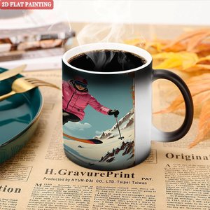 Taza de Cerámica Negra Esmerilada de 11 oz que Cambia de Color con Diseño Artístico de Esquí - Product Image 5