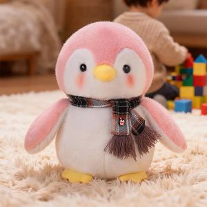 Adorable peluche <span class=keywords><strong>pingouin</strong></span> multicolore avec écharpe à carreaux, poupée en polyester doux, sûre pour les enfants, cadeau d'anniversaire - Product Image 4