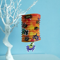 Vente en gros de lanterne en papier pliable et extensible avec décoration extérieure d'arbre à motif de citrouille et d'araignée fantôme d'Halloween