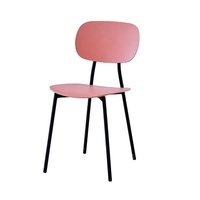 Chaise de salle à manger en plastique jaune avec dossier en PP, nouveau design, avec pieds en métal noir