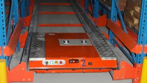 Carro de almacén controlado por radio con control remoto inalámbrico de servicio pesado Lanzadera automática de paletas para uso de almacenamiento de servicio mediano - Product Image 5