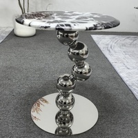 Design italien léger et luxueux Table d'appoint pour canapé de salon Style moderne Mobilier haut de gamme pour la maison Table d'angle en marbre et métal