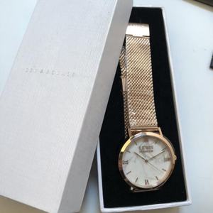 Reloj de Pulsera de Cuarzo para Hombre con Logotipo Personalizado OEM, Correa de Cuero, Caja de Acero Inoxidable de 40 mm, Caja de Lujo, Movimiento MIYOTA - Product Image 5