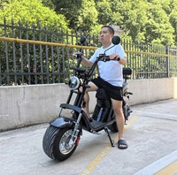 Trottinette électrique 2000W avec batterie plomb-acide 60V20Ah, moteur sans balais, suspension intégrale, pneus larges haute vitesse pour trajets quotidiens