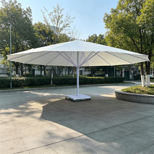 <span class=keywords><strong>Parasol</strong></span> extérieur surdimensionné en alliage d'aluminium avec éclairage LED solaire personnalisé pour cour, restaurant, zone touristique, <span class=keywords><strong>parasol</strong></span> à mât central - Product Image 1