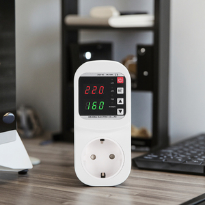 AC 220V/110V ajustable 16A <span class=keywords><strong>Protector</strong></span> de sobretensión/Bajo Voltaje Enchufe de PC monofásico con enchufe del Reino Unido <span class=keywords><strong>Protector</strong></span> contra sobretensiones de seguridad - Product Image 1