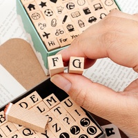 Mini ensemble de timbres d'alphabet numérique créatif sceau en bois de 42 pièces avec des formes géométriques pour des décorations de fête heureuse