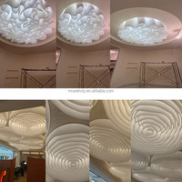 Décoration de plafond romantique Muwei pour mariage, en papier texturé, forme vague, suspendue en intérieur, avec lumières