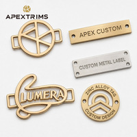 Étiquette métallique découpée en 3D personnalisée APEX Manufacturer, conception de marque, étiquette métallique OEM ODM, logo métallique en relief pour sacs et vêtements