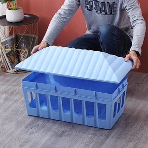Comedero de Plástico con Forma de Techo 35x24x65 cm con Tapa para Pollos, Palomas, Aves y Aves de Corral - Product Image 1