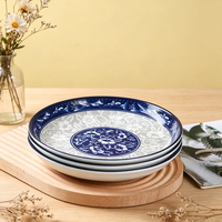 Assiettes en céramique bleues et blanches de style oriental en gros, assiettes à dîner en céramique rétro esthétiques pour la vaisselle des hôtels et restaurants