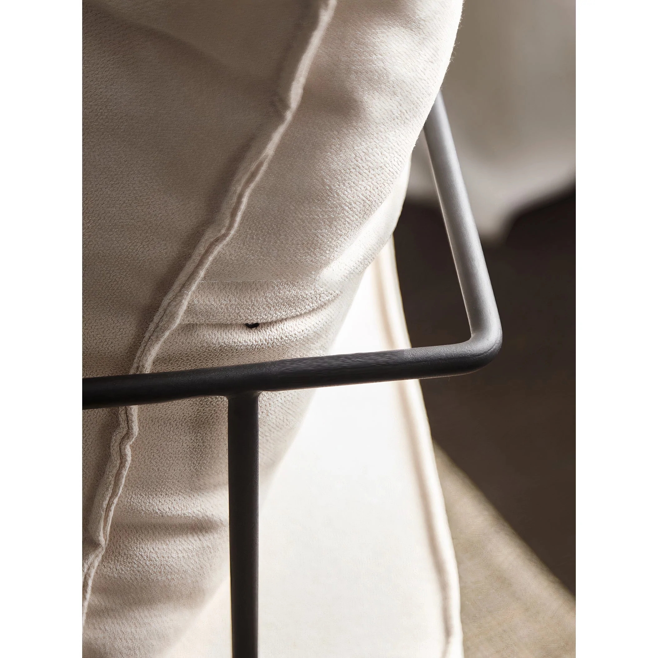 Luxury relax leisure home furniture metal frame leisure modern simple fabric armchair living room chair