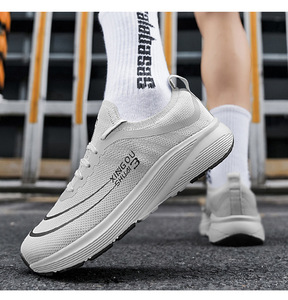 Zapatillas deportivas transfronterizas de gran tamaño para parejas, estilo idéntico para hombre y mujer, zapatillas ligeras con superficie de malla. - Product Image 2