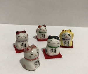 Chat porte-bonheur japon petit mignon minuscule bas quantité minimale de commande <span class=keywords><strong>pas</strong></span> <span class=keywords><strong>cher</strong></span> prix cadeau drôle en céramique Fortune chat porte-bonheur <span class=keywords><strong>Maneki</strong></span> <span class=keywords><strong>Neko</strong></span> pour la décoration intérieure - Product Image 3