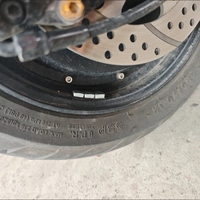 Nouveaux poids d'équilibrage carrés adhésifs en acier galvanisé pour pneus de moto 5G, 50 bandes/boîte