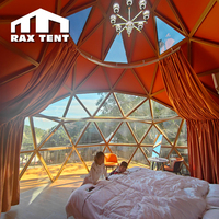 Maison dôme en verre de 6m pour tente de glamping avec cadre en aluminium en forme de pêche et recouvert de verre trempé et de panneau en bois