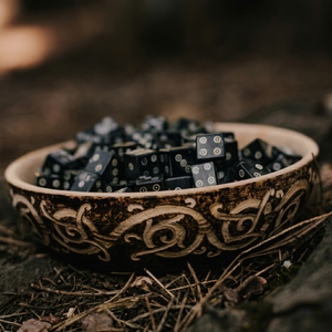 Dados de Cuerno de Búfalo Negro para Juegos Medievales Vikingos - Product Image 1