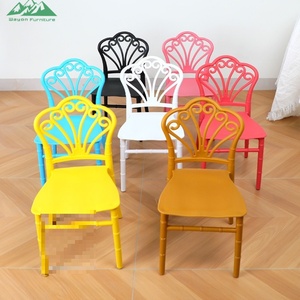 <span class=keywords><strong>Set</strong></span> di 4 <span class=keywords><strong>Sedie</strong></span> da <span class=keywords><strong>Giardino</strong></span> in Plastica Wayon Furniture, Multicolore Rosa Rosso Giallo Blu - Product Image 5
