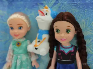 Bambole di plastica all'ingrosso da 6 pollici piccole bambole di principessa Anna Elsa congelate da 16cm per giocattoli per ragazze