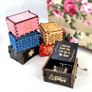 New arrival mini hand crank Laser Engraved hand crank wooden music box custom