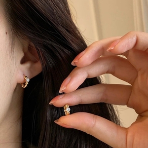 อาซูโอ 18K ทองคำแท้ Au750 เพชรธรรมชาติ 0.30ct แฟชั่นคลาสสิกต่างหูห่วงของขวัญผู้หญิงงานแต่งงานทุกวันสวมใส่ - Product Image 6