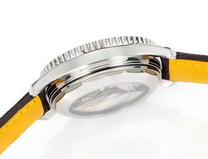 Un cronógrafo clásico de estilo aviador con esfera circular y esfera morada, reloj mecánico automático para hombres de negocios. - Product Image 4