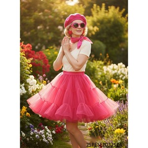 Комплект PESENAR 1950-х годов в цвете «розовая роза» — берет, аксессуары в форме сердца, солнцезащитные очки, шарф, сетчатая юбка - Product Image 1