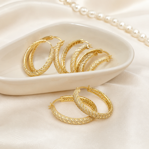 Pendientes de Aro Elegantes y Sencillos de Oro de 14k con Cristales CZ de Lujo para Mujer - Product Image 2