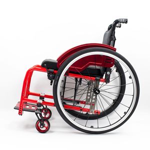 Fauteuil roulant manuel Shi Peng WI5805 rouge, sportif, pliable, léger, avec mécanisme de déverrouillage rapide pour une utilisation active - Product Image 1
