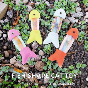 Juguete interactivo para gatos de fieltro con diseño de pez perfecto para jugar - Product Image 2