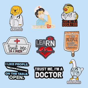 Bros Tema Medis Kreatif Desain Pisau Bedah Asli, Pin Kerah Bahan Zinc Alloy untuk Dokter, Perawat, Hiasan Tas, Hadiah - Product Image 5