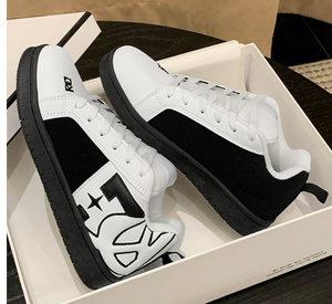 Chaussures de <span class=keywords><strong>skate</strong></span> basses décontractées style <span class=keywords><strong>DC</strong></span> noires et blanches pour hommes et femmes, baskets streetwear rétro pour couple, design logo classique - Product Image 2