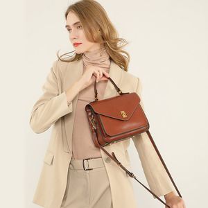 Sac à bandoulière vintage en cuir véritable pour <span class=keywords><strong>femme</strong></span> Asuwish avec deux sangles imperméables - Product Image 2