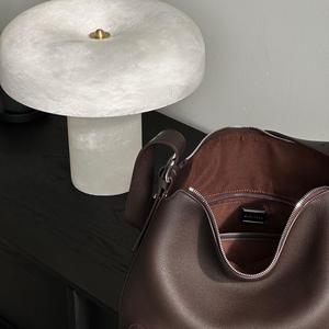 Borsa Hobo in Vera Pelle Premium, Morbida e Vellutata, per il Tragito Quotidiano, Borsa a Spalla a Mezzaluna, Fornitore all'Ingrosso - Product Image 6