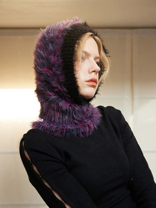 Chapeau de <span class=keywords><strong>cagoule</strong></span> poilu de marque de niche britannique chapeau de pull poilu chaud et polyvalent pour femmes vêtements décontractés quotidiens à la mode - Product Image 2