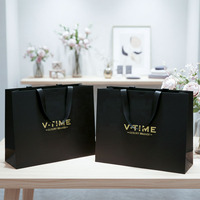Sac cadeau en papier de luxe personnalisé avec logo en or 3D estampé à chaud et poignée en ruban pour l'emballage de vêtements, de bijoux et de cosmétiques