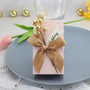 結婚式の好意のパーティーの装飾のためのキャンディーボックスを包装する長方形の形のギフトボックス紙袋