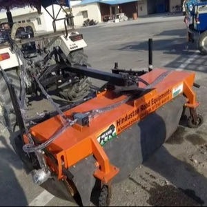 เครื่องกวาดถนนแบบไฮดรอลิกรถแทรกเตอร์ลากเครื่องเก็บเศษขยะระบบไม้กวาดสำหรับโครงการทำความสะอาดในชนบทและในเมือง - Product Image 1