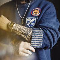 Herren-Pullover Maden Bestickter Farbblock-Pullover im Retro-Stil Thermischer Rippenkragen Lässiger Strickpullover Herbst Winter Warm Trend 2026