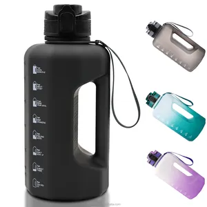 مجموعة زجاجات مياه بلاستيكية رياضية مجمدة خالية من مادة BPA سعة 2.2 لتر نوع الضغط علامات وقت بتصميم شعار علامات تدفق المياه
