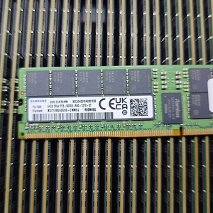 זיכרון <span class=keywords><strong>RAM</strong></span> מסוג DDR5 ECC RDIMM בנפח 64GB במהירות 5600MT/s עבור תחנות עבודה ושרתים, דגם M321R8GA0EB0-CWM 5600 64G, חדש במלאי, באיכות גבוהה מבית SUMSUNG - Product Image 1