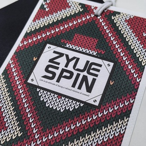 Etiqueta Colgante Personalizada con Patrón Tejido Retro para Ropa, con Doble Capa y Logotipo en Relieve - Product Image 5