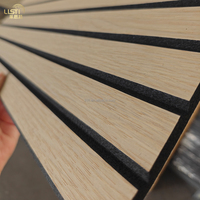 Panneaux muraux en bois grainé OEM ODM, insonorisants, découpables, décoratifs, modulaires, en feutre PET, dalles acoustiques murales