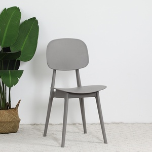 เก้าอี้ Candy Chair รุ่นยอดนิยมบนอินเทอร์เน็ต สไตล์นอร์ดิก โมเดิร์น มินิมอล แบบยุโรป ทำจากพลาสติก ไม่มีที่วางแขน ไม่หมุนได้ ไม่พับได้ สำหรับใช้รับประทานอาหาร - Product Image 5