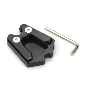 Moto CNC alluminio ingrandisci piastra supporto laterale ingranditore cavalletto estensione Pad per Vespa GTS GTV 250 <span class=keywords><strong>300</strong></span> <span class=keywords><strong>ie</strong></span> - Product Image 5
