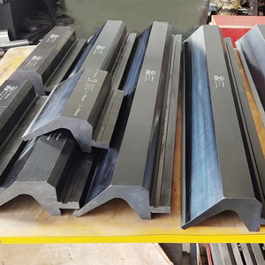 Punzoni e Stampi Personalizzati ad Alta Precisione per Pressa Piegatrice Idraulica a Collo d'Oca - Product Image 3