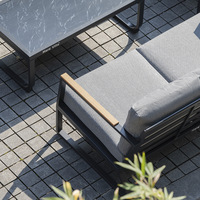 Ensemble de salon d'extérieur modulaire scandinave toutes saisons avec canapé, table basse et fauteuils imperméables et résistants au soleil pour jardin et terrasse
