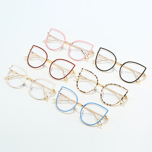 Nouvelles lunettes œil-de-chat pour femmes, best-seller transfrontalier, charnières à ressort, verres personnalisables, look haut de gamme tendance, monture métallique - Product Image 1