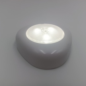 Luz LED Minimalista para Gabinete, 3500K Blanco Cálido, Superficie Mate de ABS, Interruptor Táctil, Downlight para Cocina y Armario - Product Image 3